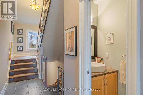 824 Line 8 Road, Niagara-On-The-Lake (105 - St. Davids), ON - Indoor Photo Showing Bathroom