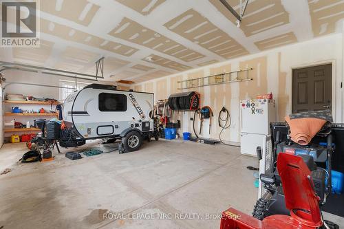 824 Line 8 Road, Niagara-On-The-Lake (105 - St. Davids), ON - Indoor Photo Showing Garage