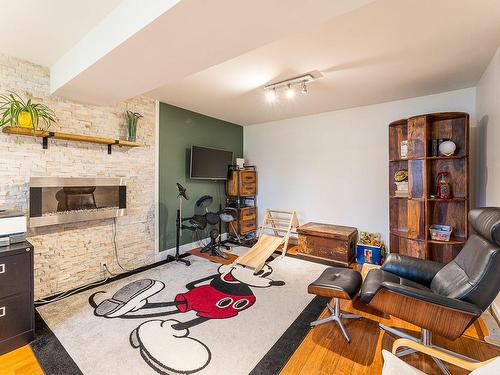 Living room - 519 Rue Principale, Cowansville, QC - Indoor With Fireplace