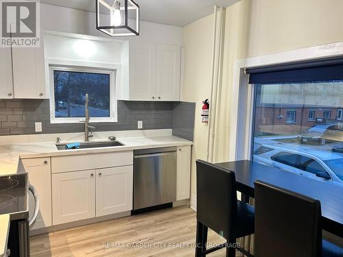 3 - 323 Queenston Street, St. Catharines (450 - E. Chester), ON - Indoor Photo Showing Kitchen