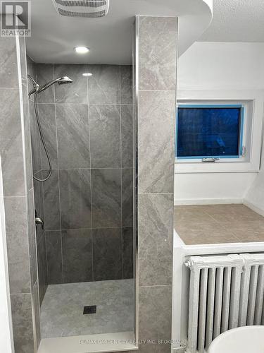 3 - 323 Queenston Street, St. Catharines (450 - E. Chester), ON - Indoor Photo Showing Bathroom