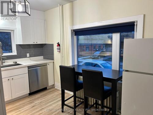 3 - 323 Queenston Street, St. Catharines (450 - E. Chester), ON - Indoor Photo Showing Kitchen