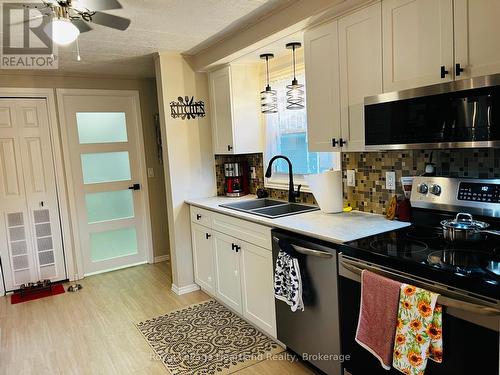 27 Stewart Street, Strathroy-Caradoc (Sw), ON - Indoor Photo Showing Kitchen With Double Sink