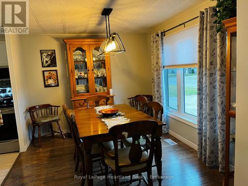 27 Stewart Street, Strathroy-Caradoc (Sw), ON - Indoor Photo Showing Dining Room