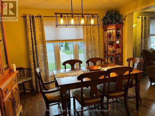 27 Stewart Street, Strathroy-Caradoc (Sw), ON - Indoor Photo Showing Dining Room