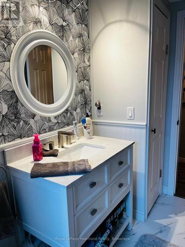 27 Stewart Street, Strathroy-Caradoc (Sw), ON - Indoor Photo Showing Bathroom