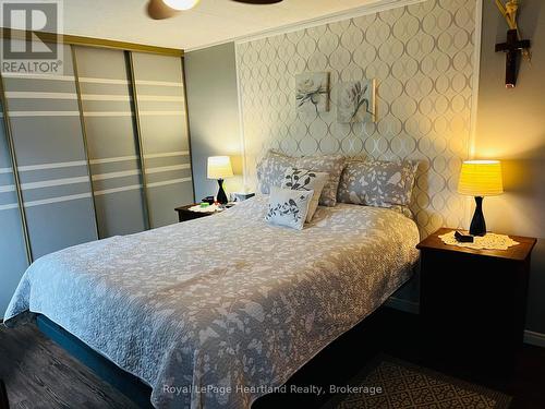 27 Stewart Street, Strathroy-Caradoc (Sw), ON - Indoor Photo Showing Bedroom