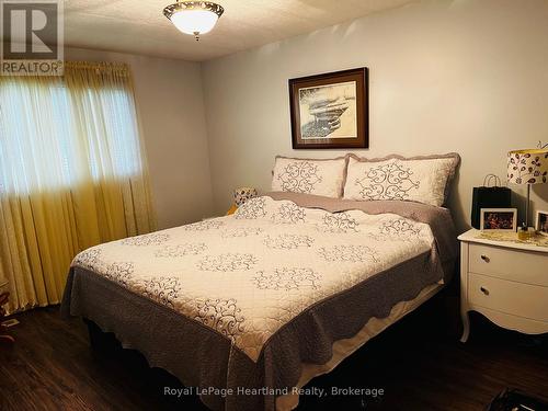 27 Stewart Street, Strathroy-Caradoc (Sw), ON - Indoor Photo Showing Bedroom