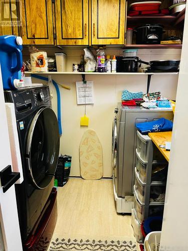 27 Stewart Street, Strathroy-Caradoc (Sw), ON - Indoor Photo Showing Laundry Room