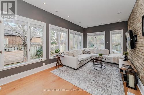 42 Liverpool Street, Guelph (Exhibition Park), ON - Indoor Photo Showing Living Room