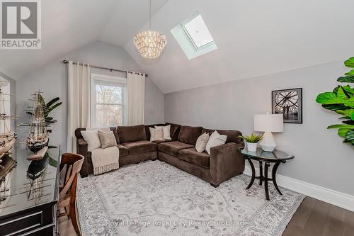 42 Liverpool Street, Guelph (Exhibition Park), ON - Indoor Photo Showing Living Room