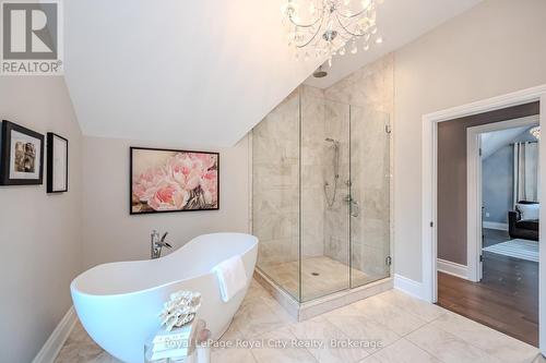 42 Liverpool Street, Guelph (Exhibition Park), ON - Indoor Photo Showing Bathroom