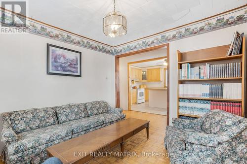 1325 Concession Road 3 Road, East Hawkesbury, ON - Indoor Photo Showing Living Room