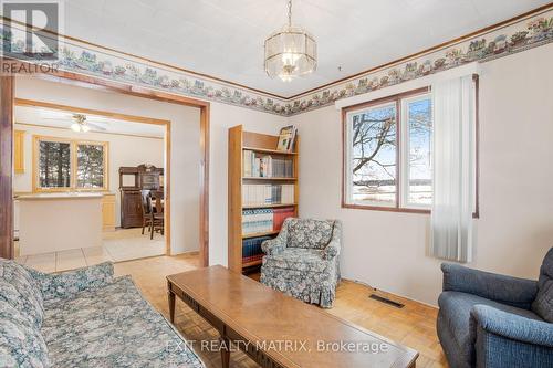 1325 Concession Road 3 Road, East Hawkesbury, ON - Indoor Photo Showing Living Room