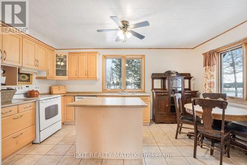 1325 Concession Road 3 Road, East Hawkesbury, ON - Indoor Photo Showing Kitchen