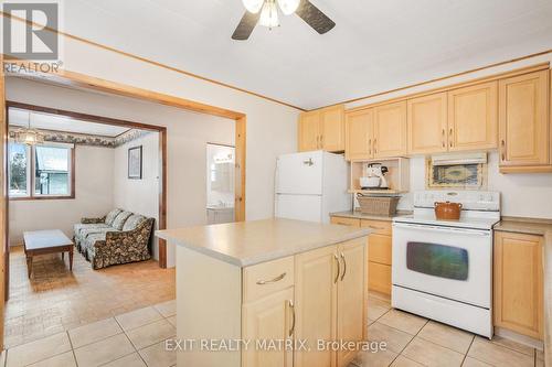 1325 Concession Road 3 Road, East Hawkesbury, ON - Indoor Photo Showing Kitchen