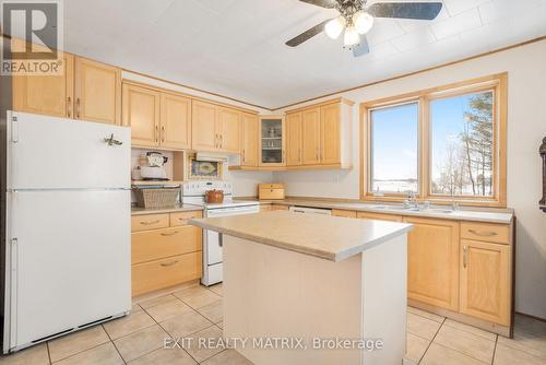 1325 Concession Road 3 Road, East Hawkesbury, ON - Indoor Photo Showing Kitchen