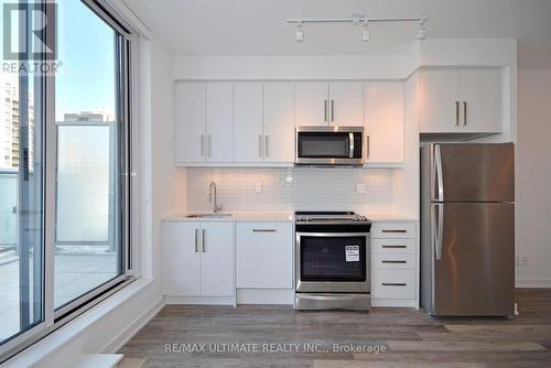 410 - 5180 Yonge Street, Toronto, ON - Indoor Photo Showing Kitchen