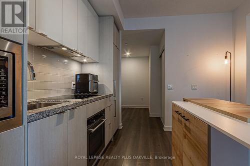 2105 - 125 Blue Jays Way, Toronto, ON - Indoor Photo Showing Kitchen