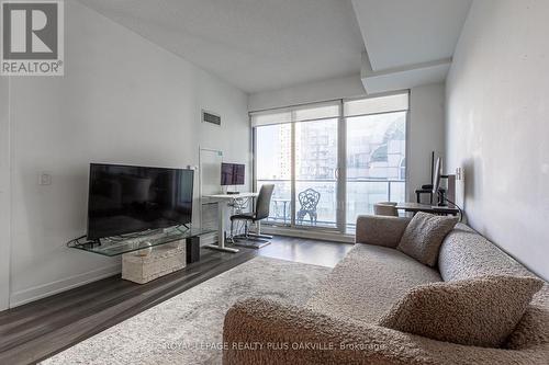 2105 - 125 Blue Jays Way, Toronto, ON - Indoor Photo Showing Living Room