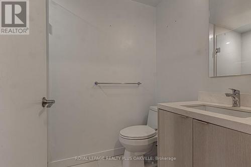 2105 - 125 Blue Jays Way, Toronto, ON - Indoor Photo Showing Bathroom