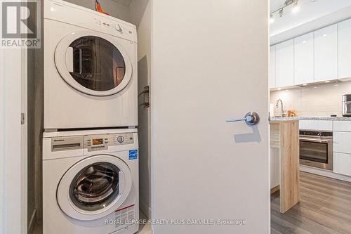 2105 - 125 Blue Jays Way, Toronto, ON - Indoor Photo Showing Laundry Room