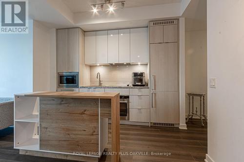 2105 - 125 Blue Jays Way, Toronto, ON - Indoor Photo Showing Kitchen