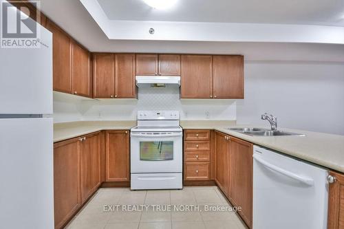 220 - 16 Westbury Road, Wasaga Beach, ON - Indoor Photo Showing Kitchen With Double Sink