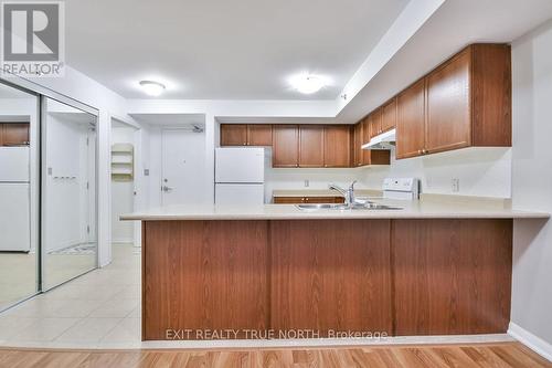 220 - 16 Westbury Road, Wasaga Beach, ON - Indoor Photo Showing Kitchen