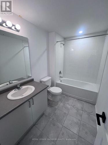 604 - 15 Kneeshaw Drive, Barrie, ON - Indoor Photo Showing Bathroom