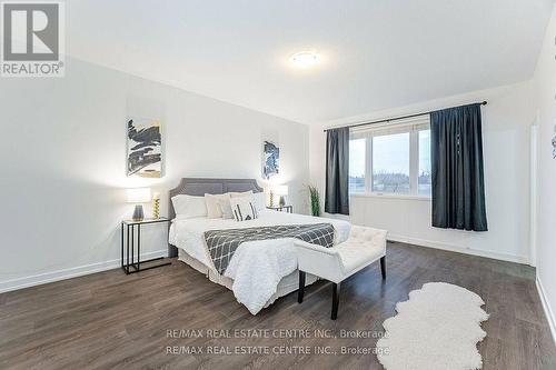 211 Fowley Drive, Oakville, ON - Indoor Photo Showing Bedroom