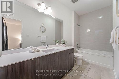 211 Fowley Drive, Oakville, ON - Indoor Photo Showing Bathroom