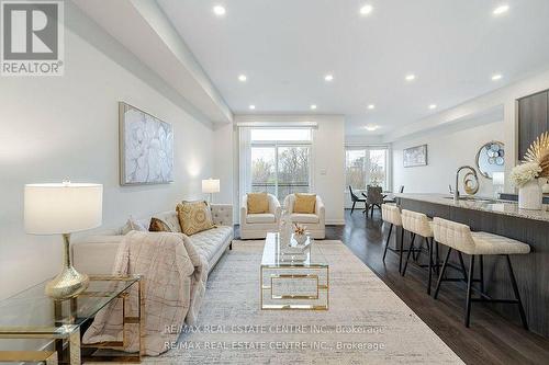 211 Fowley Drive, Oakville, ON - Indoor Photo Showing Living Room