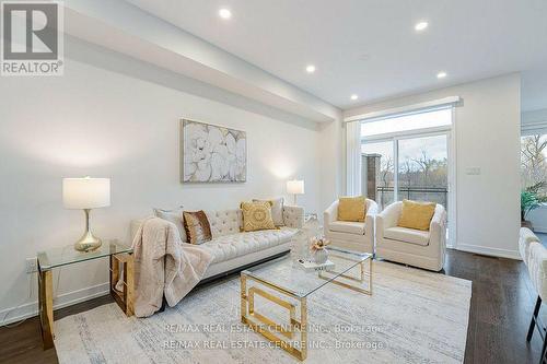 211 Fowley Drive, Oakville, ON - Indoor Photo Showing Living Room