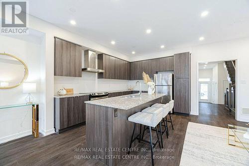 211 Fowley Drive, Oakville, ON - Indoor Photo Showing Kitchen