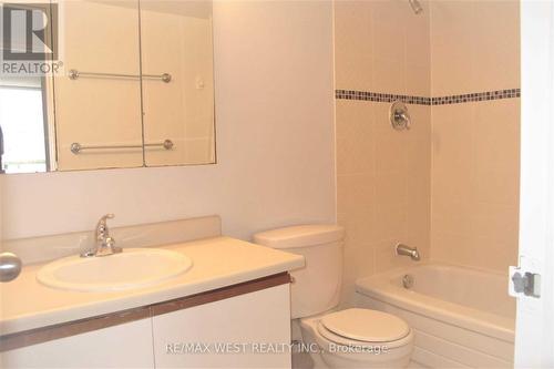 516 - 633 Bay Street, Toronto, ON - Indoor Photo Showing Bathroom