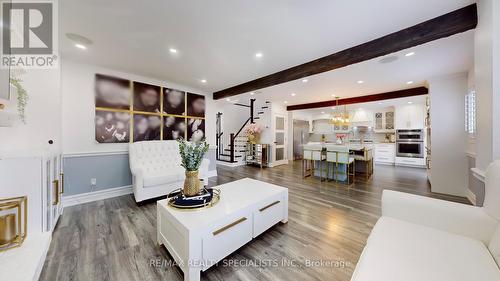 61 Braidwood Lake Road, Brampton, ON - Indoor Photo Showing Living Room