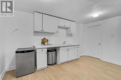 13 Pathlink Gate, Brampton, ON - Indoor Photo Showing Kitchen