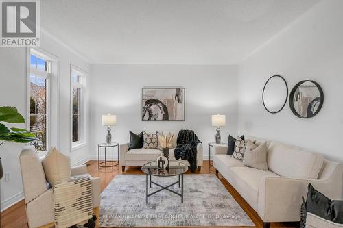 13 Pathlink Gate, Brampton, ON - Indoor Photo Showing Living Room