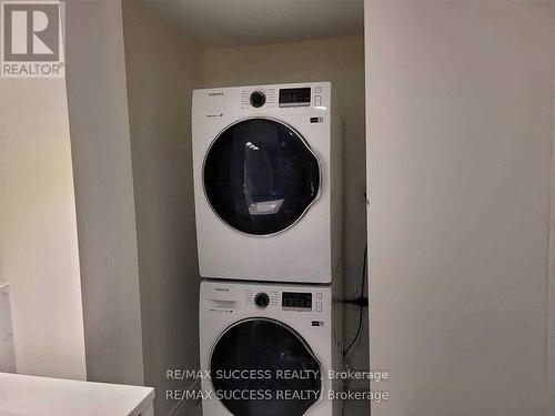 588 Queen Mary Drive, Brampton, ON - Indoor Photo Showing Laundry Room