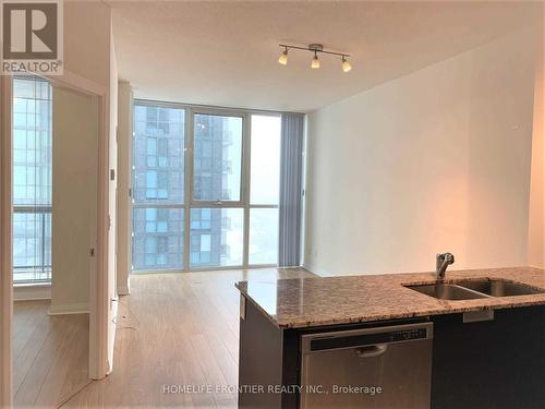 1710 - 55 Eglinton Avenue W, Mississauga, ON - Indoor Photo Showing Kitchen With Double Sink