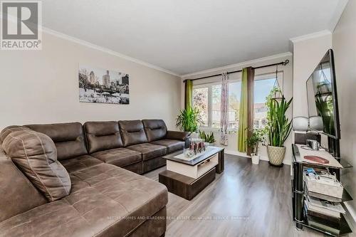 296E Bluevale Street N, Waterloo, ON - Indoor Photo Showing Living Room