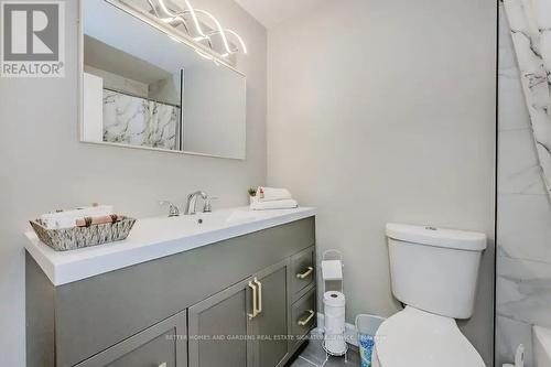 296E Bluevale Street N, Waterloo, ON - Indoor Photo Showing Bathroom