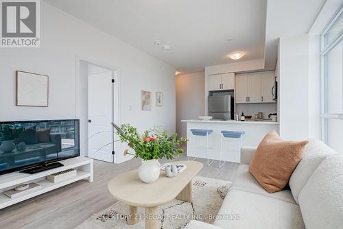 702 - 460 Dundas Street E, Hamilton, ON - Indoor Photo Showing Living Room