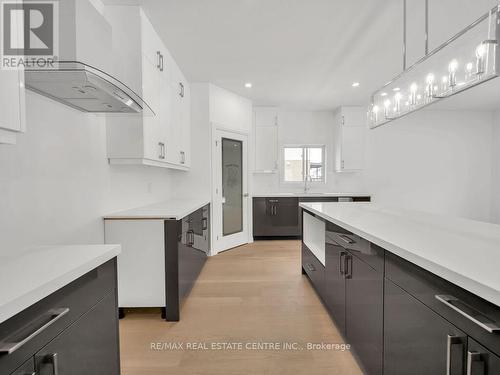 883 Darnley Boulevard, London, ON - Indoor Photo Showing Kitchen