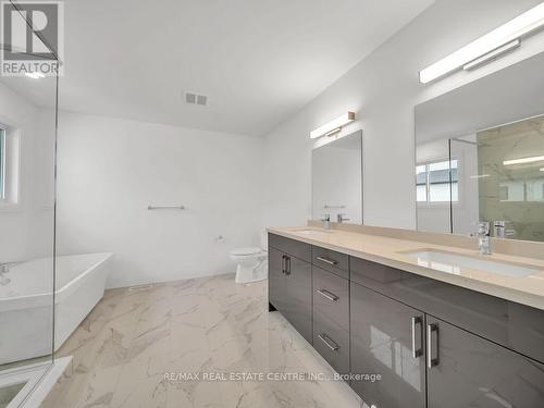 883 Darnley Boulevard, London, ON - Indoor Photo Showing Bathroom