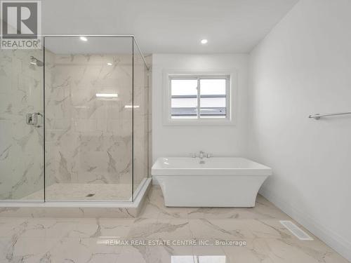 883 Darnley Boulevard, London, ON - Indoor Photo Showing Bathroom