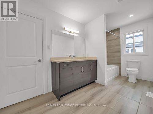 883 Darnley Boulevard, London, ON - Indoor Photo Showing Bathroom