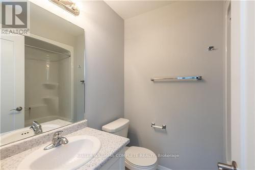 55 Aquarius Crescent, Hamilton, ON - Indoor Photo Showing Bathroom