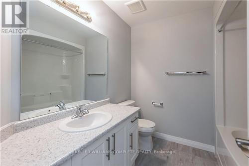 55 Aquarius Crescent, Hamilton, ON - Indoor Photo Showing Bathroom